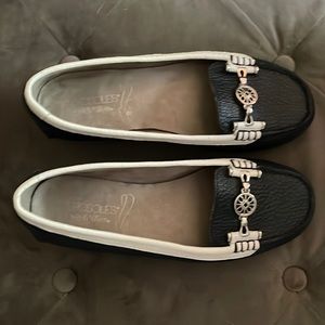 Aerosoles flats, gently worn